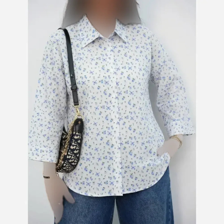 شومیز زنانه طرح گل آبی جنس بوگاتی فری سایز تا 46