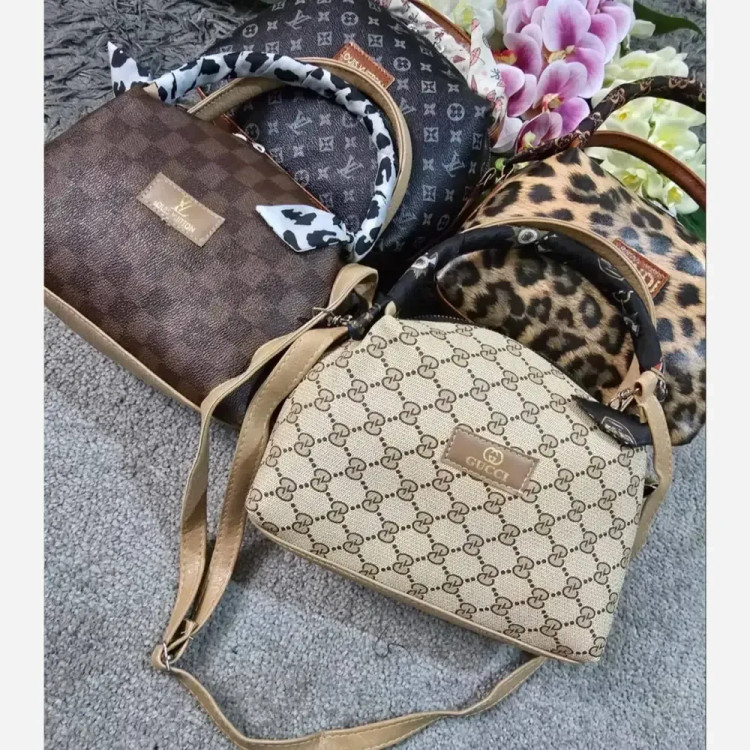 کیف مژگان چرمی با کیفیت جادار بند بلند سایز آزاد رنگ بندی پلنگی موکا گوچی ال وی