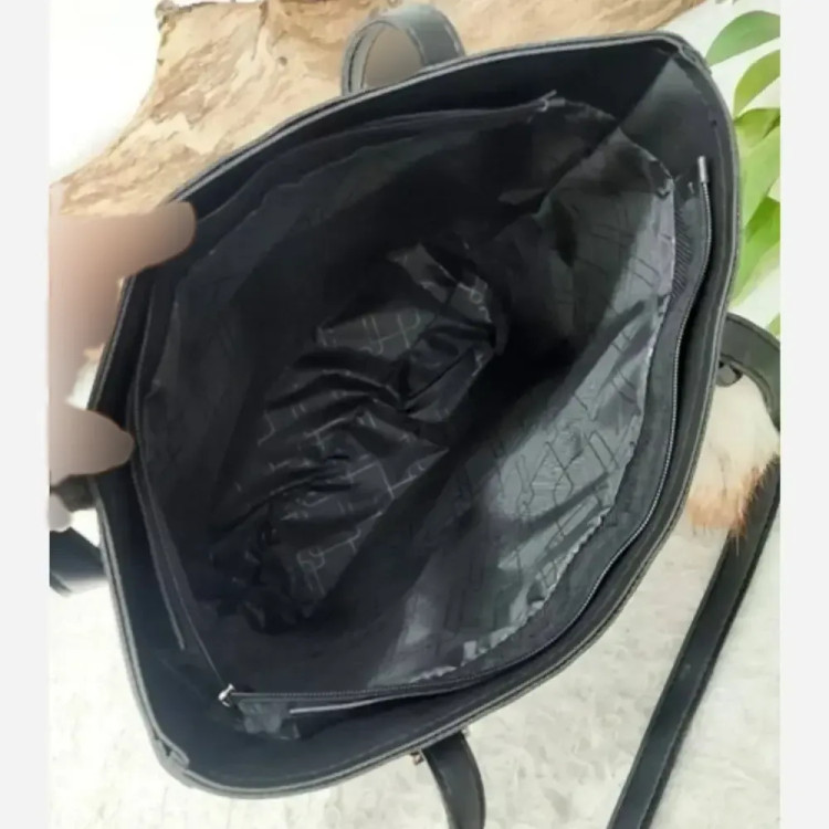 کیف دانشجویی بزرگ چرم صنعتی مدل منگوله دار رنگ مشکی
