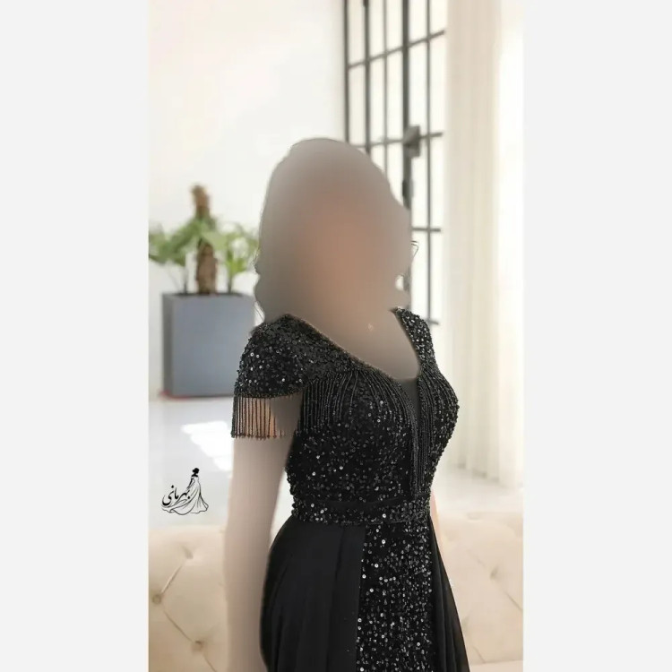 پیراهن مجلسی زنانه حریر سایز بزرگ کاپدار بالاتنه دانتل سنگدوزی شده مشکی