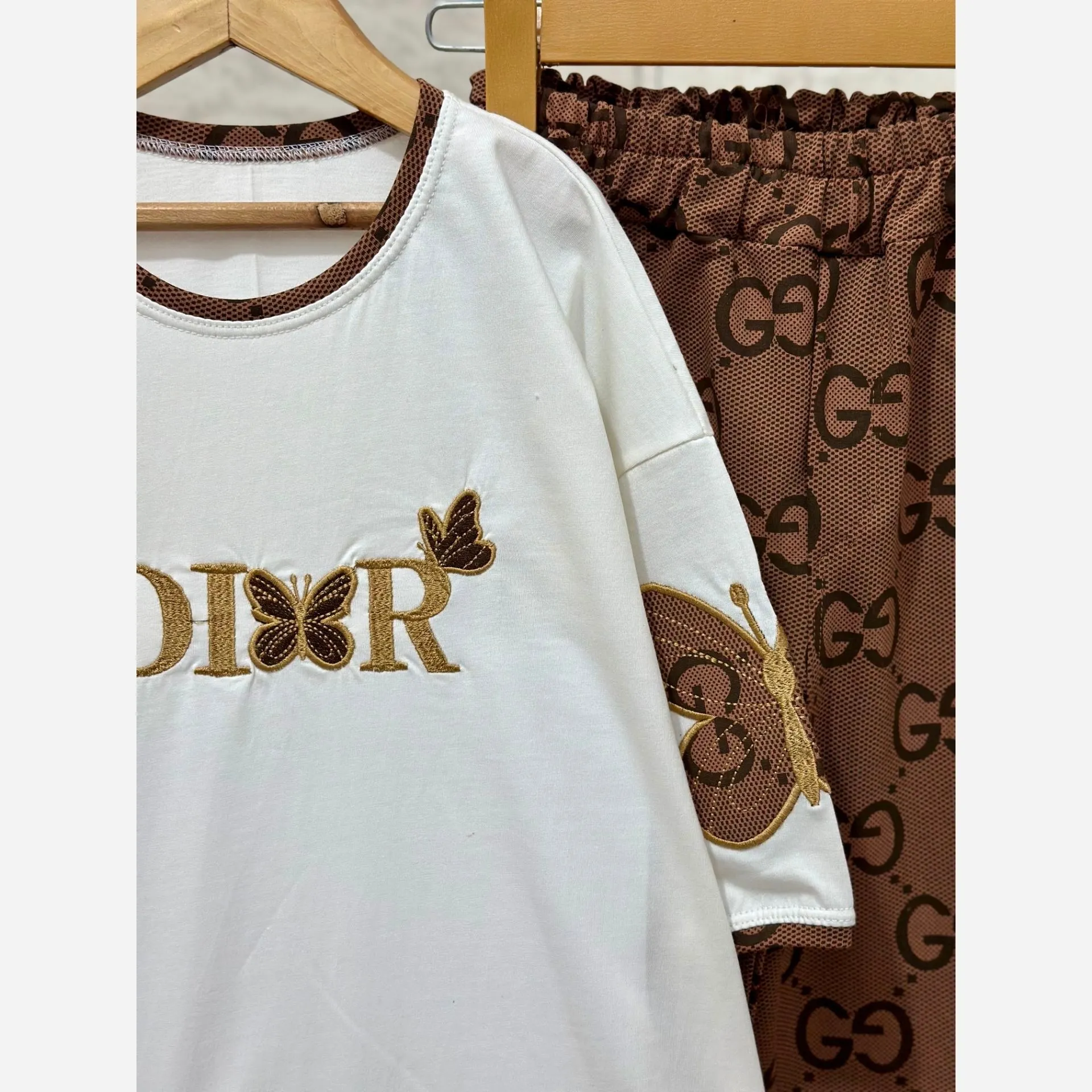 ست بلوز و شلوار دخترانه طرح پروانه جنس پنبه و دورس سایز 60 تا 70