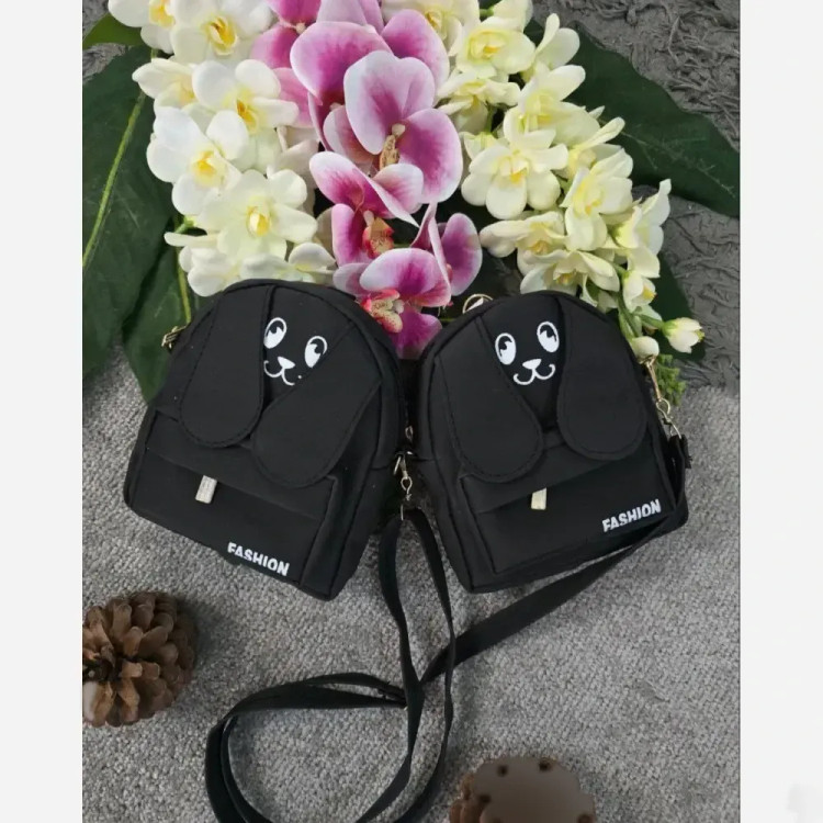 کیف چرمی مژگان زنانه جادار با بند بلند