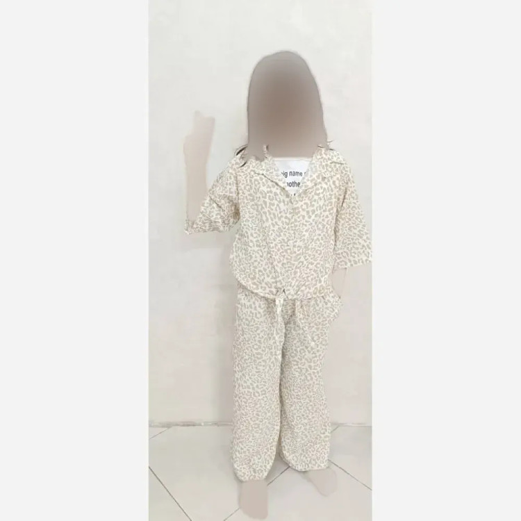 ست سه تیکه دخترانه شومیز گره ای تاپ و شلوار نیم بگ طرح پلنگی