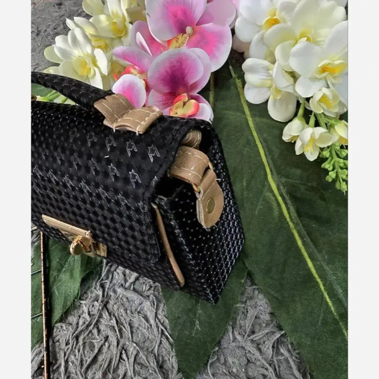 کیف شادگان چرم نانسی مشکی رنگ سایز 10 در 20