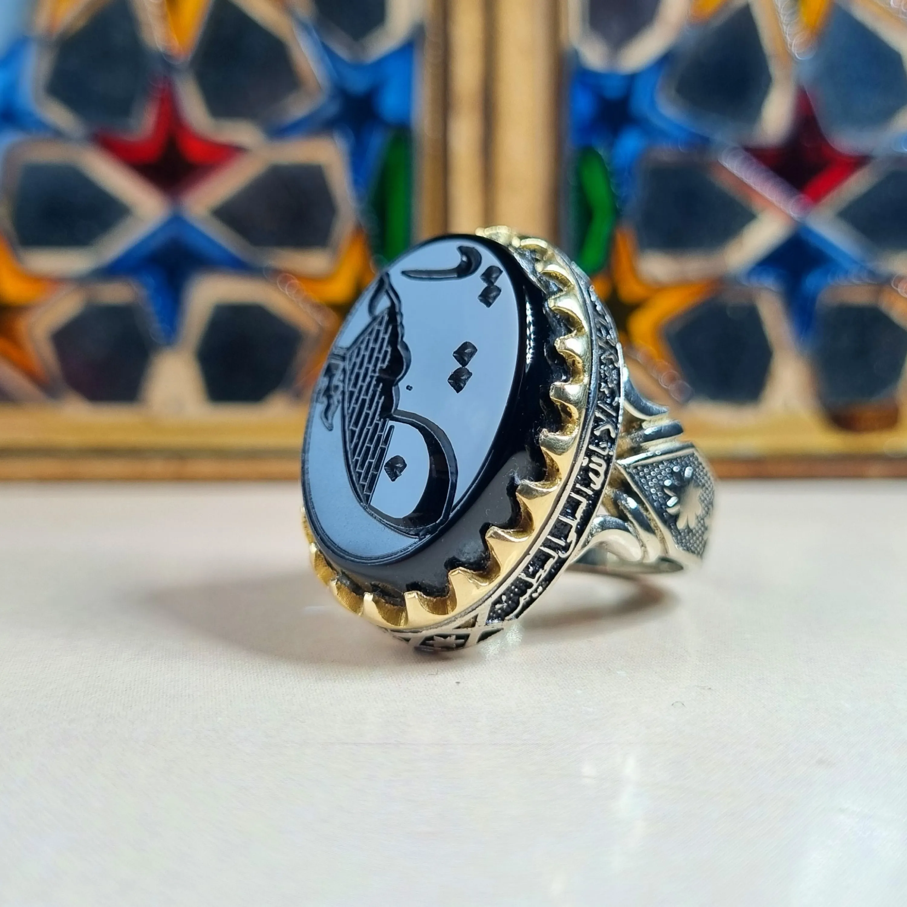 انگشتر نقره روس عقیق مردانه با حکاکی گنبد و نام امام حسین ع رنگ ثابت