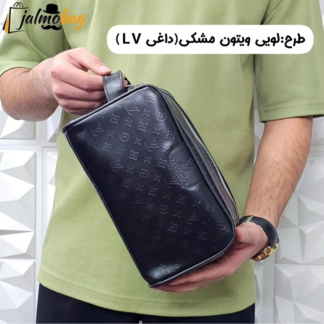 کیف دستی مردانه اسپرت طرحدار چرم صنعتی دو خانه بند دستی