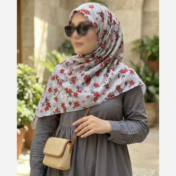 روسری نخ کاستوم طرح چیچک گل سرخ طوسی قواره بزرگ 140 سانتیمتر