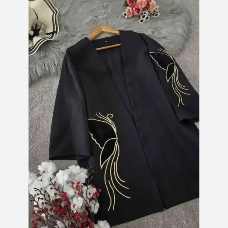 مانتو کتی پروانه جنس مازراتی رنگ مشکی گلدوزی شده