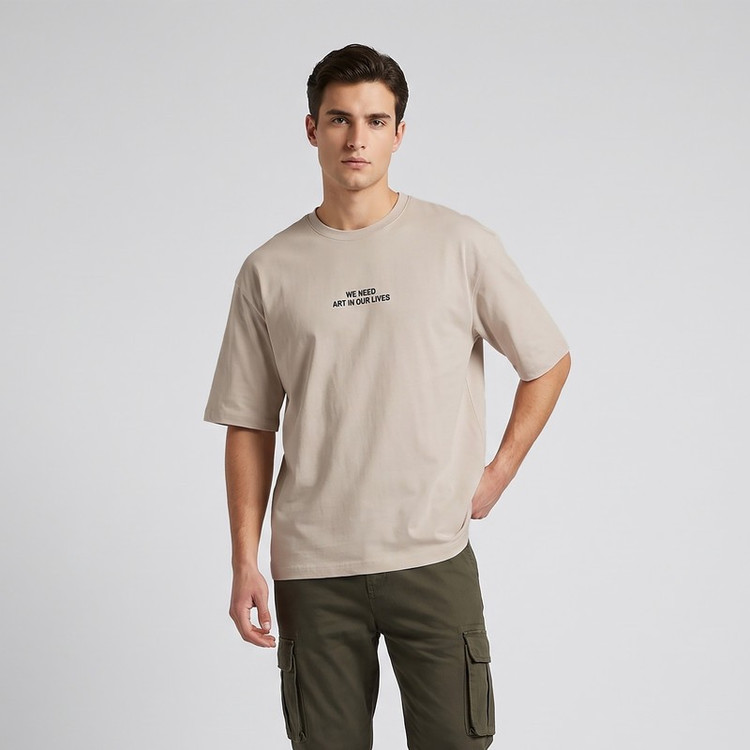 تی شرت آستین کوتاه مردانه باکسی طرح حروف لالکس مدل 1400