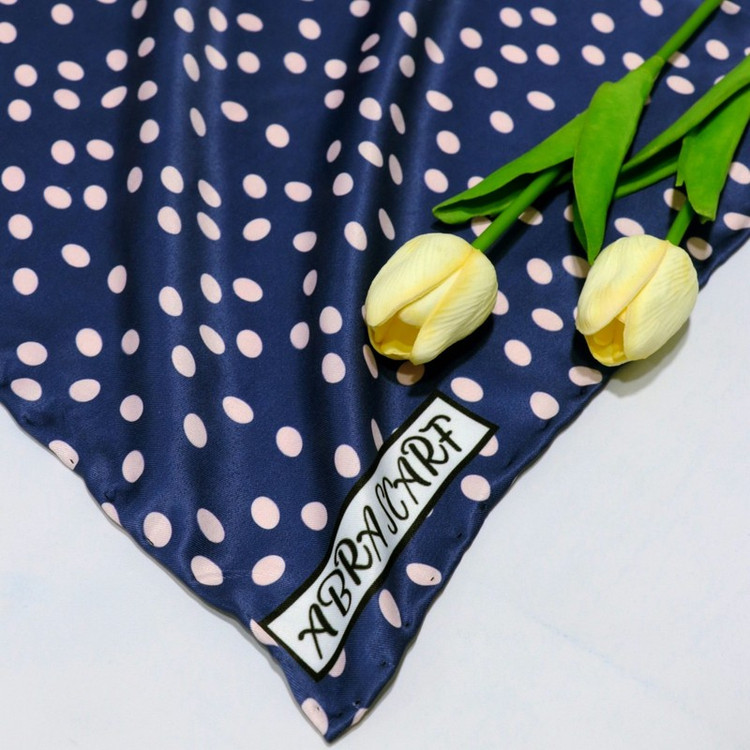 دستمال سر و گردن زنانه مدل ابریشم پاییزی طرح خال خالی کد ab400