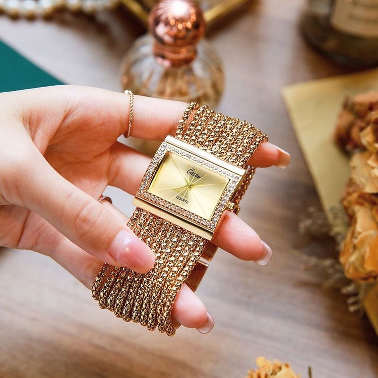 ساعت مچی عقربه ای زنانه کاکاچی مدل دستبندی دور نگین