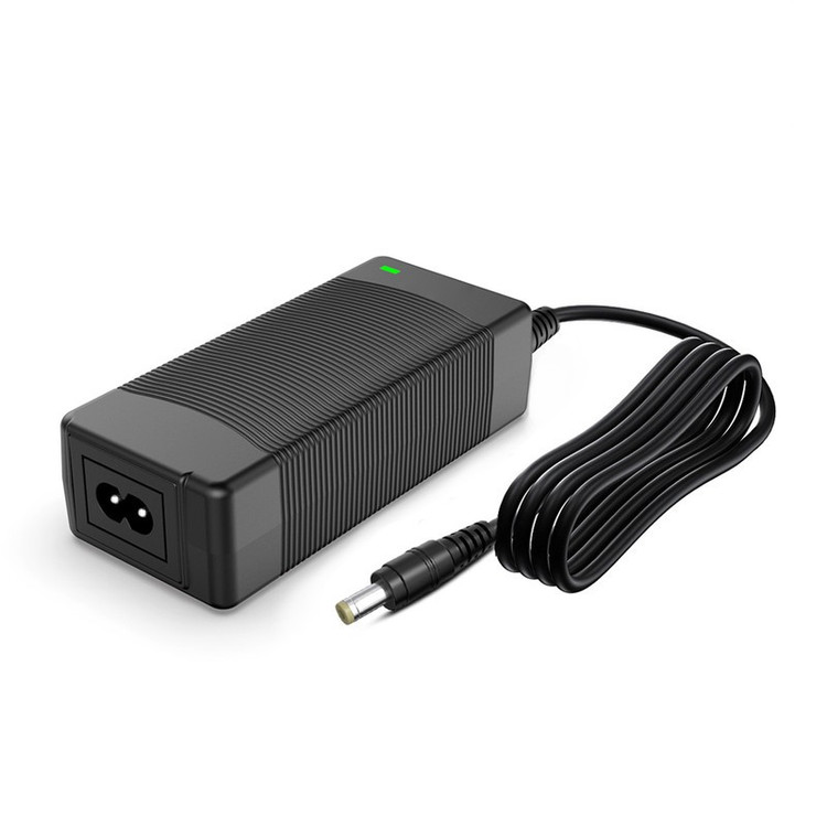 آداپتور برق 12 ولت 5 آمپر سومو مدل SM-120500D مناسب برای دستگاه های الکترونیکی