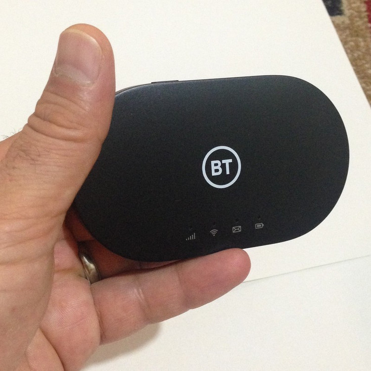 مودم 4.5G قابل حمل بی تی مدل Mini Hub BT71 با سرعت دانلود 300Mbps و آپلود 100Mbps، پشتیبانی تا 20 کاربر، باتری با شار...