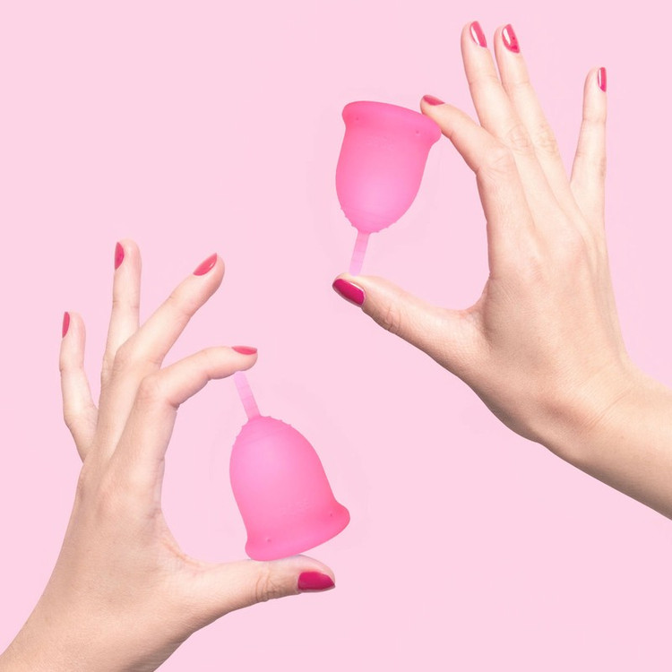 کاپ قاعدگی حورا مدل رز سایز 1 به همراه کاپ قاعدگی حورا مدل رز سایز 2
