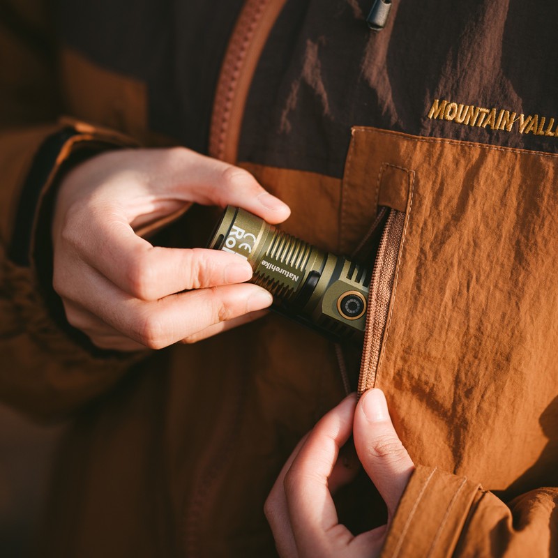 چراغ قوه دستی نیچرهایک مدل CNK2300011-S با نور مهتابی