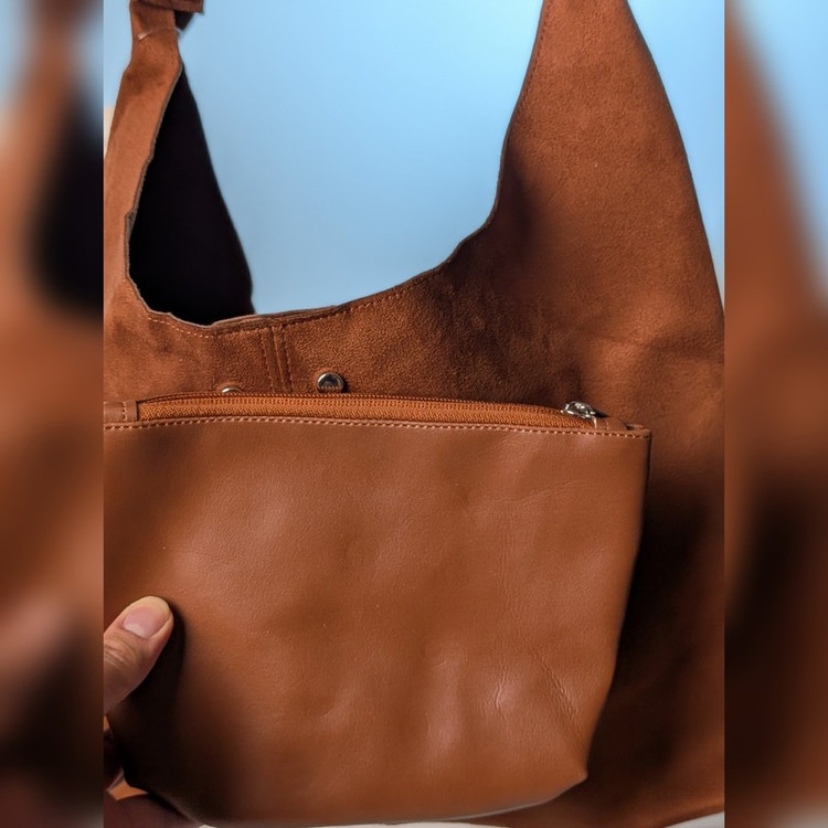 کیف دوشی زنانه ال سی وایکیکی مدل هوبو LW 393